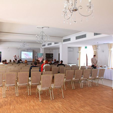 Hotel Camelot Szczawno-Zdroj Bagian luar foto