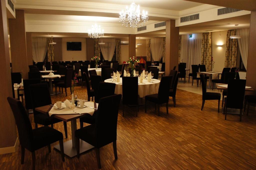 Hotel Camelot Szczawno-Zdroj Bagian luar foto