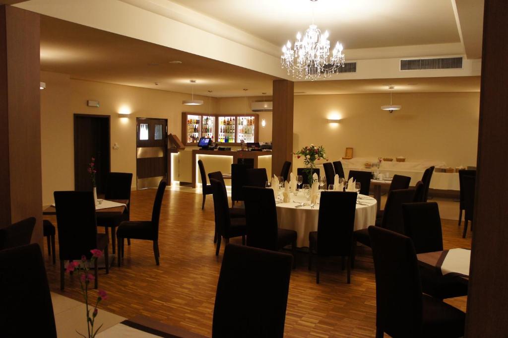 Hotel Camelot Szczawno-Zdroj Bagian luar foto
