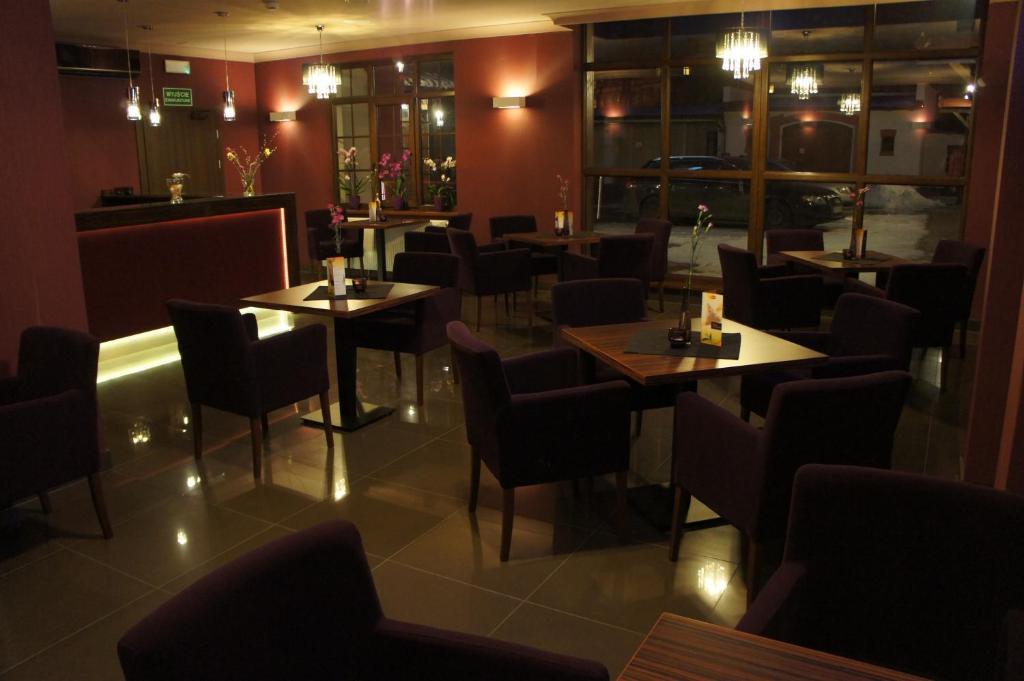 Hotel Camelot Szczawno-Zdroj Bagian luar foto