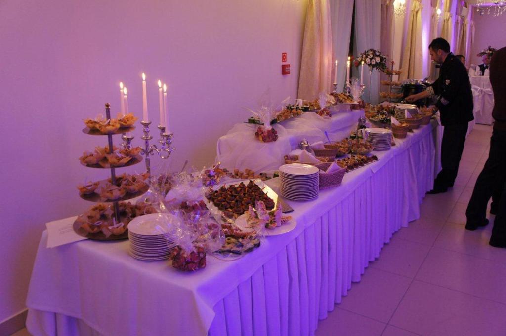 Hotel Camelot Szczawno-Zdroj Bagian luar foto