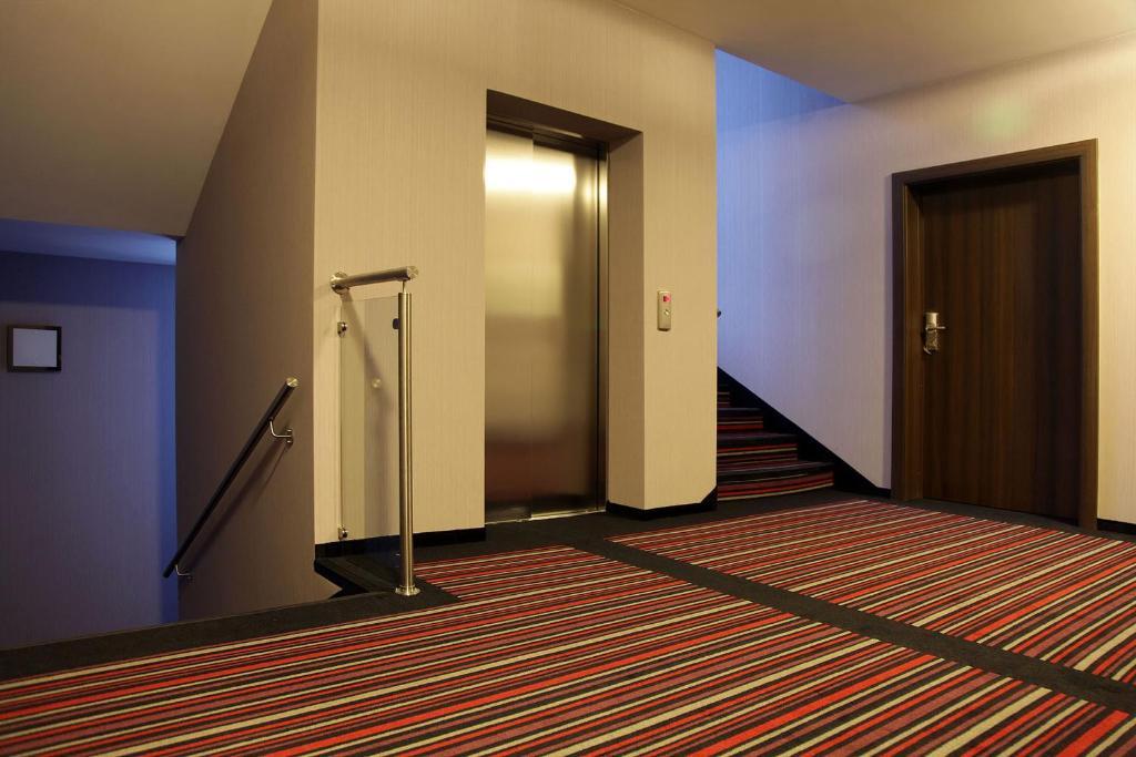 Hotel Camelot Szczawno-Zdroj Bagian luar foto