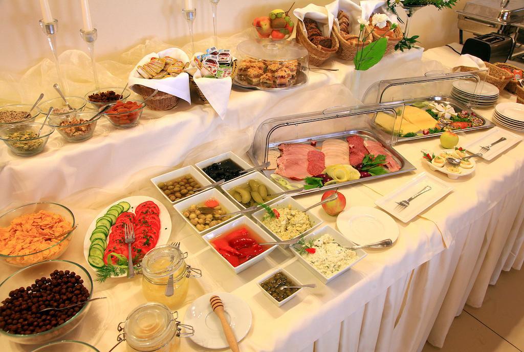 Hotel Camelot Szczawno-Zdroj Bagian luar foto
