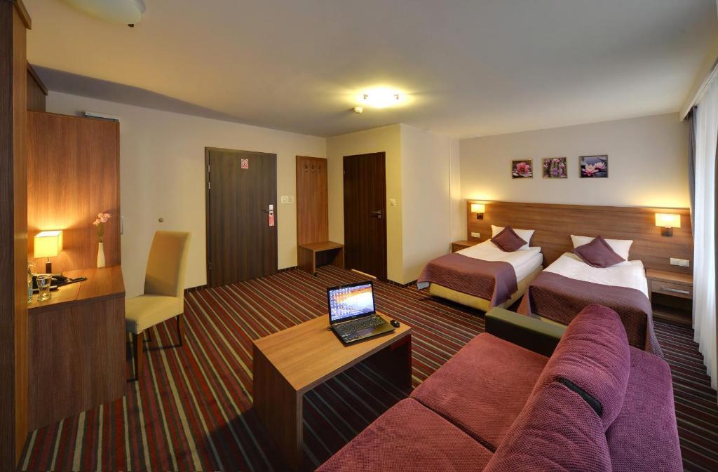 Hotel Camelot Szczawno-Zdroj Bagian luar foto