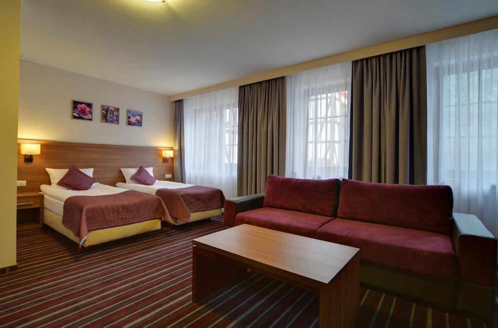 Hotel Camelot Szczawno-Zdroj Bagian luar foto