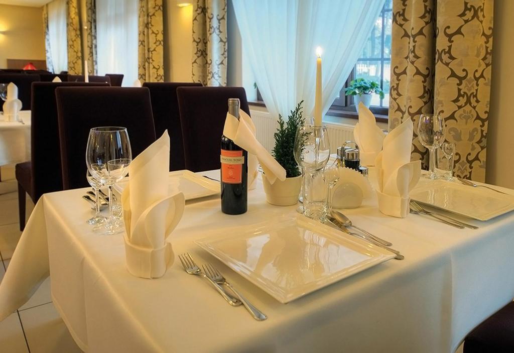 Hotel Camelot Szczawno-Zdroj Bagian luar foto