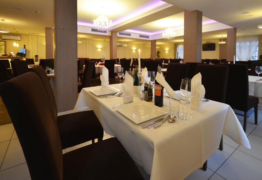 Hotel Camelot Szczawno-Zdroj Bagian luar foto